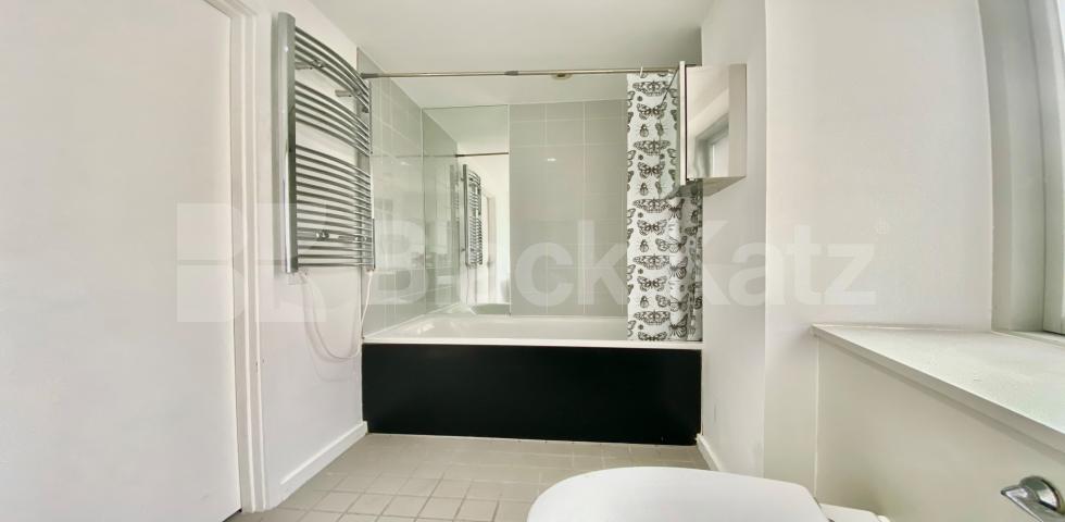 			VIRTUAL TOUR AVAILABLE!, 1 Bedroom, 1 bath, 1 reception Apartment			 Thames Path (NE Extension), Canary Wharf / Isle Of Dogs